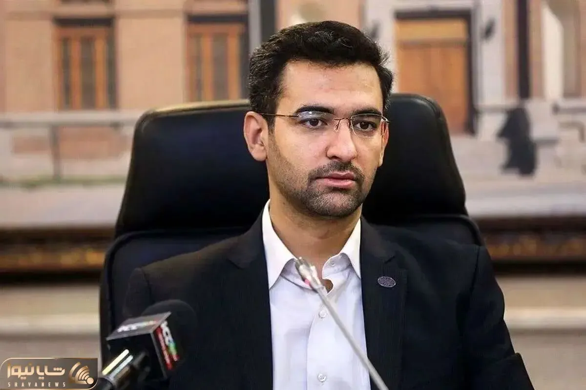 تصویری از جواد آذری جهرمی و فرزندش در مسیر پیاده روی اربعین
