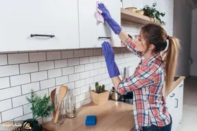 ترفندای خونگی واسه تمیز کردن کابینت ام دی اف؛ با این روش ها قلب خونتُ درخشان کن!