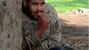مادر بی رحم پسرش را ۱۵ سال به یک درخت بست!