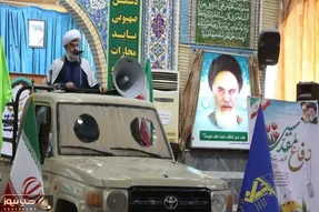 چرا امام جمعه خورموج پشت لندکروز نماز خواند؟+ عکس