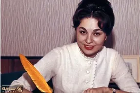 سفر به ایام؛ عکاسی محمدرضا پهلوی و فرح در کاخ پر زرق و برق بعد از زایمان