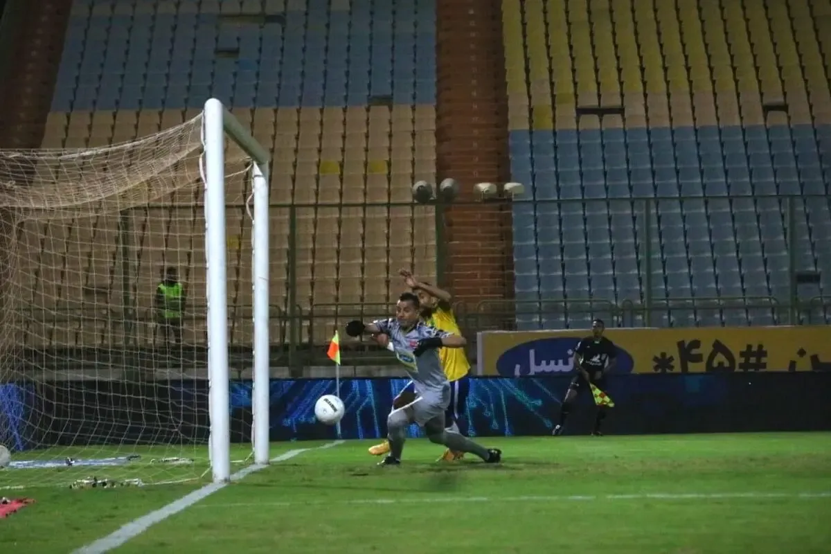 حمله وحشتناک پرسپولیسی ها به حامد لک؛ همین حالا از پرسپولیس برو!