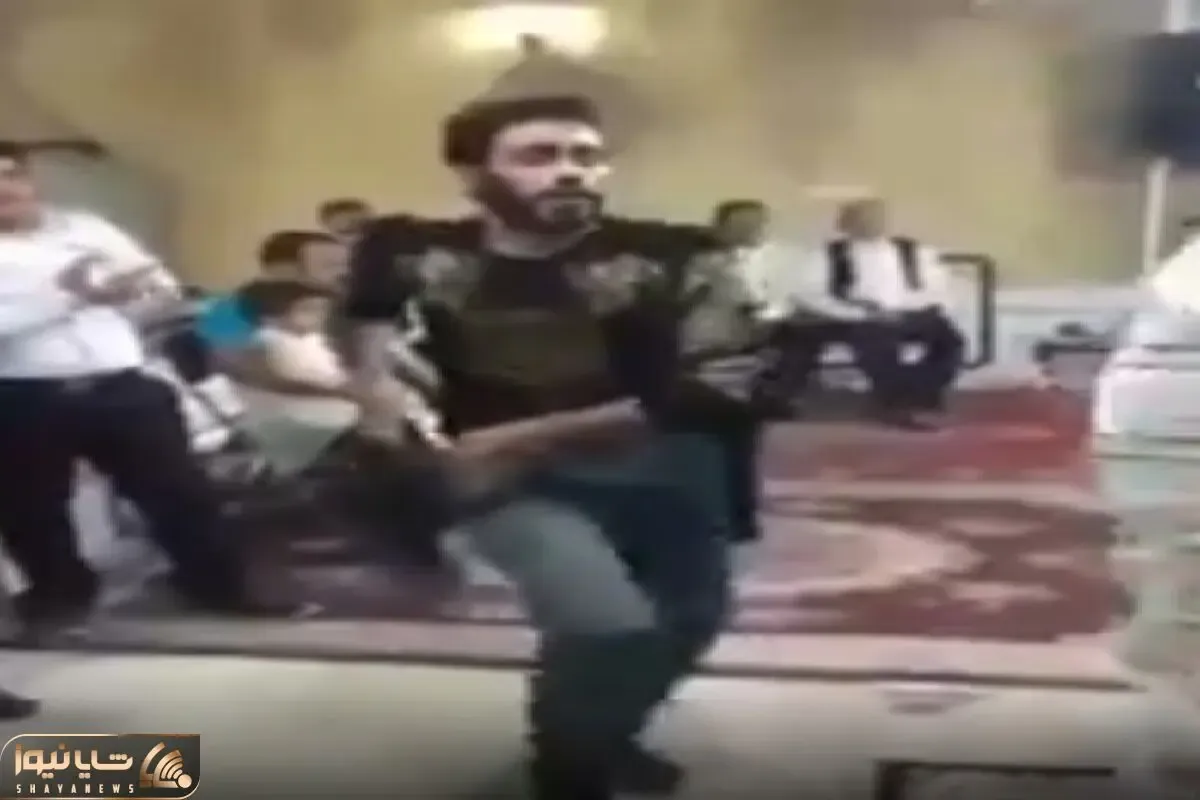 آواز شاد؛ مرد شبیه مارمولک پشت کنتور زل زد تو چشم ملت یهو رقص ژانگولری رفت غش کنی