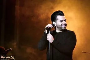 آواز احساسی؛ رضا بهرام وسط کنسرتش به پسره حال داد و گفت بخونه