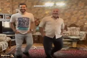 آواز شاد؛ پسره باباشو آوورد رقص چالشی برن خودش از لرزون بشکون باباش چشاش چارتا شده