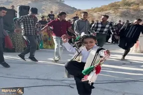 آواز محلی؛ پایکوبی کرمانشاهی یذره دختر بچه که میوندار بزرگتراس از همشون بهتر رفت