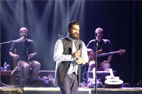 آواز شاد/ آسمون به این گپی علی زندوکیلی مردم رو از جاشون بلند کرد/شیرازیا ترکوندن
