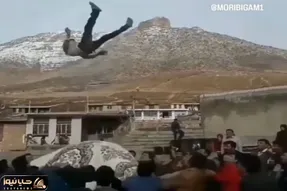آواز محلی؛ برادرای عروس از دوماد زهرچشم میگیرن با پتو پرت میکنن هوا عزارائیلو ماچ کنه