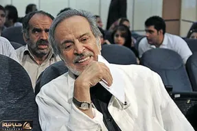 آواز جیگرسوز؛ ایرج قادری بعد از جدا شدن از همسرش زیر بارون سیگار به لب اشک ربخت