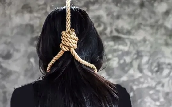 آزار شیطانی دختر 15 ساله توسط شوهر خواهرش، دختر نوجوان خودش را دار زد!