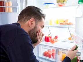 ترفندای خونگی واسه رفع بوی بد یخچال؛ با چیزایی که حتی فکرشو نمیکنی از شرش خلاص شو