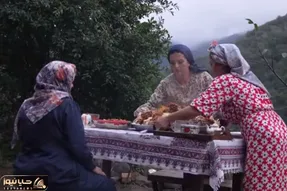 غذای خوش پخت دهاتی؛ طبخ بره کامل لای پلو با گوجه فرنگی عجب رخ دلبرونه ای داره