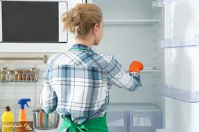 ترفندهای خانگی؛ تمیز کردن و سفید کردن یخچال و فریزر با یک ترکیب جادویی