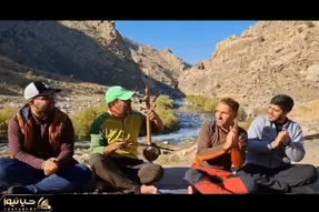 آواز محلی/آهنگ لری توبه توبه همراه نوای کمانچه در دل کوه های لرستان