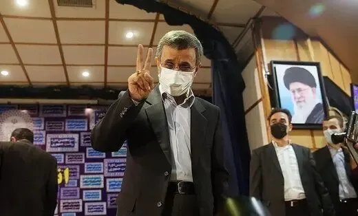 حمله و انتقادات به محمود احمدی نژاد پس از ثبت‌نام وی در انتخابات
