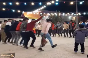 آواز محلی؛ بنازم چه رقص کردی انگار پاهای کل صف از عالم غیب دستور میگیرن انقد منظمن