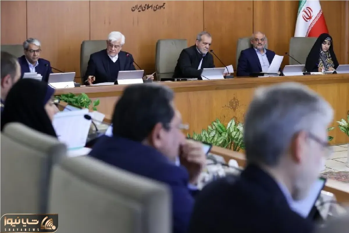 تصویب عیدی ۱۰ میلیون تومانی در هیئت دولت؛ گزارش مذاکرات عمان روی میز پزشکیان