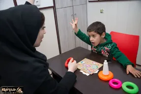 (ویدئو) فقر فرهنگی؛ تحقیر یک کودک به جرم داشتن لهجه واکنش‌ برانگیز شد