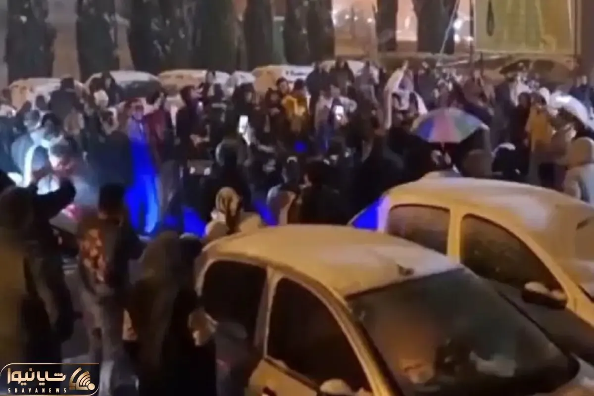 آواز شاد؛ پسرای باحال ریختن وسط خیابون تو برف اهنگ 70 روزه از تو خبر ندارم میخونن