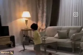 آواز شاد؛ پسر جینگولی وسط بازی هیجانی شد پاشد یه رقص شکر ریز رفت معلومه مجلس گرم کنه