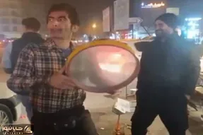 آواز خیابانی؛ این آقا حس گرفت تو خیابون دایره خاست بزنه پشت سریش جوگیر شد اداهاش فقط