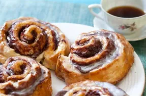 طرز تهیه رول دارچینی؛ خوشمزه و بی دردسر با کمترین مواد!