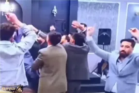 آواز شاد؛ میکروفن دادن دست رفیق داماد یجور مجلس گرم کرد ده تا ارکستر نمیتونست