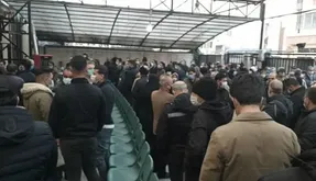 شرایط دریافت مجوز خروج از تهران چیست؟ صف مقابل فرمانداری!
