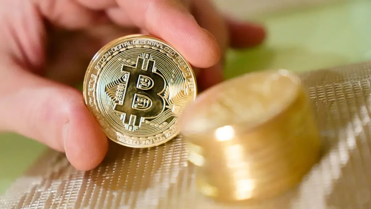 قیمت بیت کوین امروز شنبه 25 بهمن 99 ، افت اندک قیمت بیت در بازار