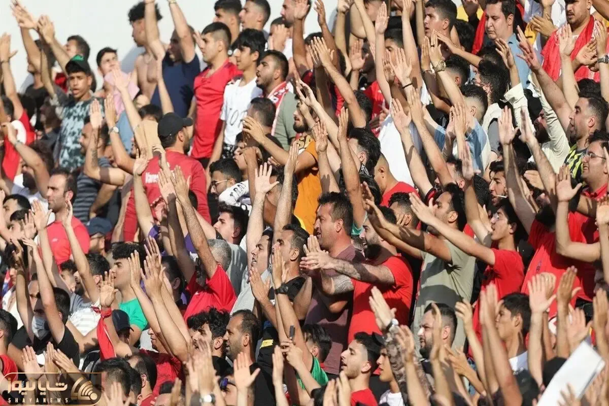 شعار جالب هواداران نساجی در ورزشگاه آزادی