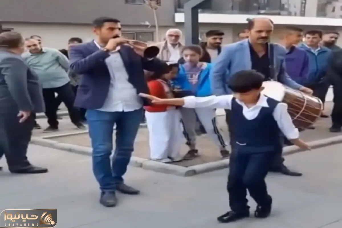 آواز شاد؛ پسره با چشمه ده سو دولدورور یه رقص آذری رفت عجایب اسلوموشنم میره انقد خفنه