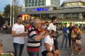 آواز خیابانی؛ ببینید این بند چه خوب تو ترکیه آهنگ عربی می خونن ملت انرژی گرفتن!