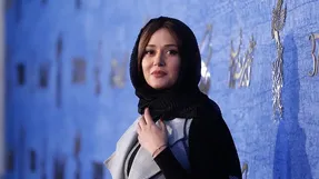 تصویری خاص از پریناز ایزد یار با سرویس زمرد جدیدش