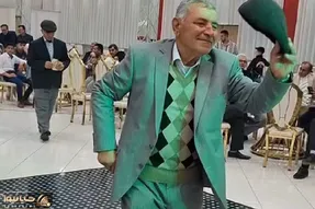آواز شاد؛ پیرمرد کهنسال با کلاهش تو عروسی چه رقصی رفت فقط اینکه رفقاش میان برای شاباش