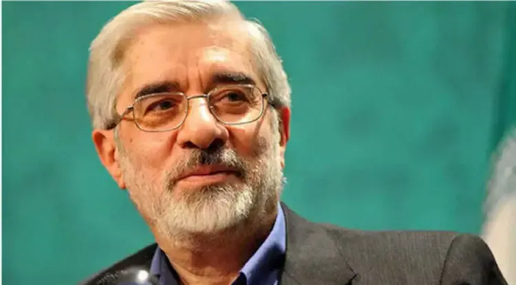 میرحسین موسوی عزادار شد