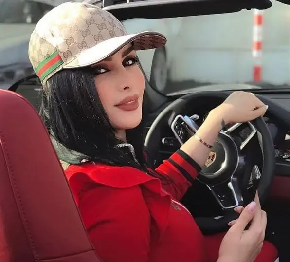 دنیا جهانبخت: روزی ۱۰۰ میلیون از اینستاگرام درآمد دارم!