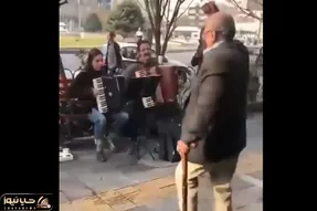 آواز خیابانی؛ ببینید این خانواده نوازنده چطور پیرمرد عصا به دست رو به رقص آوردن!