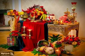 میز یلدایی شیک و پیک؛ چیدمان سفره شب چله، از ساخت اسماج تا برش هندوانه و ریز تزیینات