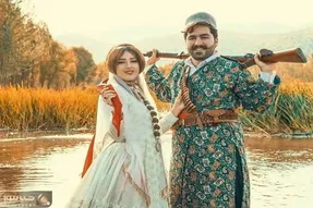 آواز محلی؛ رقص و آواز شیرازیا که خیلی باهم ندارن بیخ تا بیخ وایسادن بیچاره دامادو نگا