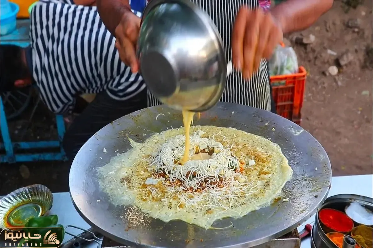 غذای خیابانی؛ ببینید اینا با تخم مرغ تو پیاده رو مائده درست می کنن دهن آدم آب می افته