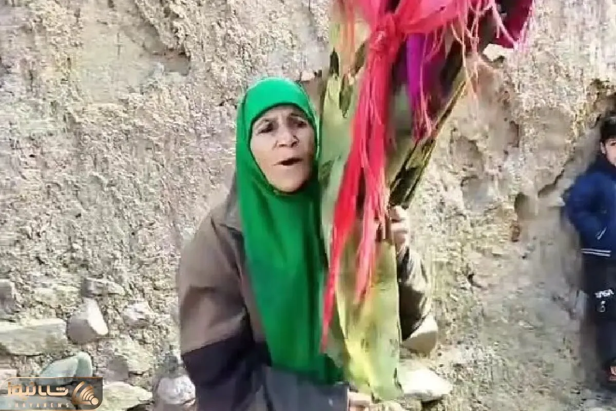 آواز شاد؛ پیرزن مترسک رو گرفته دستش میرقصونه و برای آیین چولی چغل خوند و بقیه دست زدن
