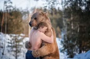 ویدیویی عجیب از مچ‌اندازی چند مرد با خرس!
