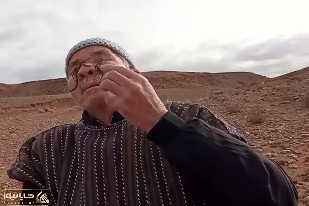 از جذابیت های حیات وحش؛ آقاهه چه نترس عقرب رو صورتش راه میره عین خیالش نیست