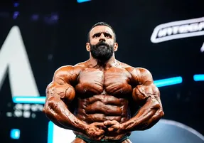 واکنش تند هادی چوپان به خبر جنجالی درباره ممنوع‌ الورودی‌ اش به امارات + عکس
