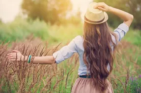 خانم هایی که موهاتون رو رنگ می کنید، برای زیبایی بیشتر این نکته ها رو رعایت کنید