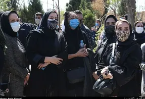 حضور مجریان معروف در مراسم خاکسپاری آزاده نامداری+عکس