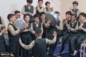آواز شاد؛ پسر بچه ها تو مدرسه چه اکیپ رقصی راه انداختن فقط رقصندهه آتیش پارست