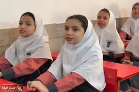 آواز گروهی؛ دختر مدرسه ای مثل ابر بهاری اشک میریزه و دوستاش برای پدر میخونن