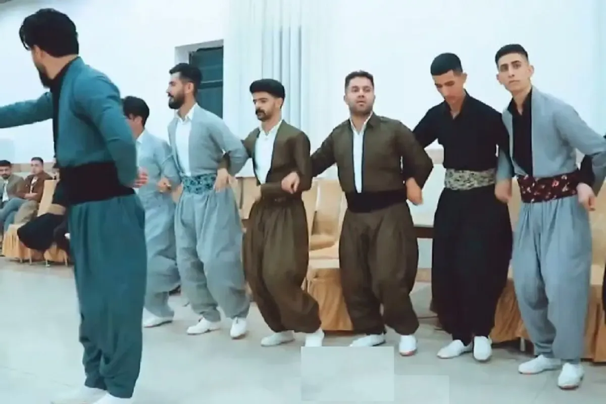 رقص نوستالژی؛ این همه جمعیت تو عروسی چه رقص محلی دوره لامردی میرن فقط کت شلواریه!