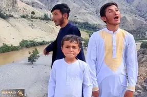 آواز احساسی؛ بردارهای سه گانه با تموم وجودشون آهنگ بغل بغل رو خوندن فقط ته تغاریه